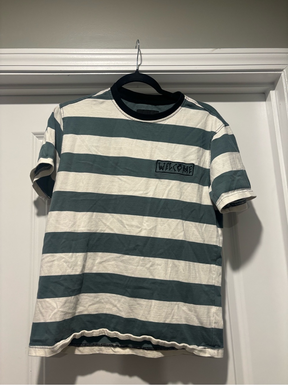 Zumiez Welcome Men's T Shirt Thicc Stripe Bone & Atlantic T-Shirt Size Small
